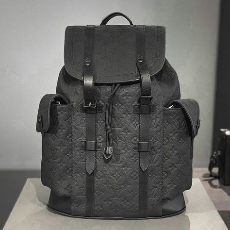 Lious Vuitton, Louis Vuitton Bookbag, Tas Lv, Sneaker Displays, Sac Louis Vuitton, Louie Vuitton, Luxury Backpack, Black Men Fashion Swag, Fancy Bags