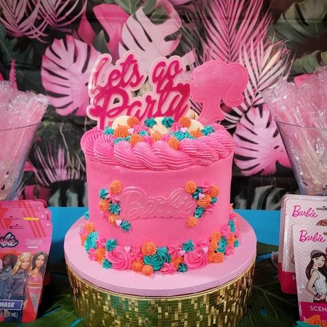 Malibu Barbie themed birthday cake Malibu Barbie Birthday Party Cake, Malibu Barbie Cupcakes, Barbie Pool Party Cake, Malibu Barbie Cake, Barbie Pool Party, Barbie Birthday Cake, Barbie Birthday Party, Barbie Theme, Barbie Cake