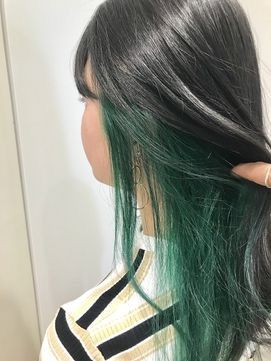 Half Colored Hair, K Plus, Underdye Hair, Hair Dyed Underneath, Hidden Hair Color, Half Dyed Hair, Dark Green Hair, Green Hair Dye, Hair Color Underneath