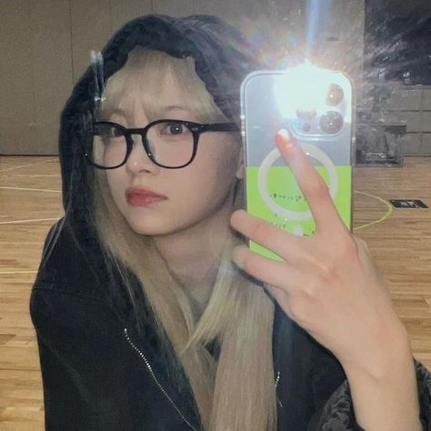 lesserafim eunchae icon lq I Am Not Afraid Of Storms, Eunchae Le Sserafim, Lesserafim Eunchae, Eunchae Icon, Married In Vegas, Seoul Music Awards, Let's Get Married, Kind Person, Good Poses