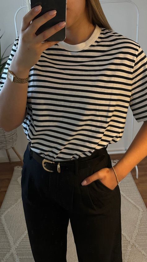 Striped Tshirt Outfits, Striped Tshirt, Old Money Style, Tshirt Outfits, Womens Casual Outfits, Style Accessories, New Wardrobe, Fashion Sense, Old Money