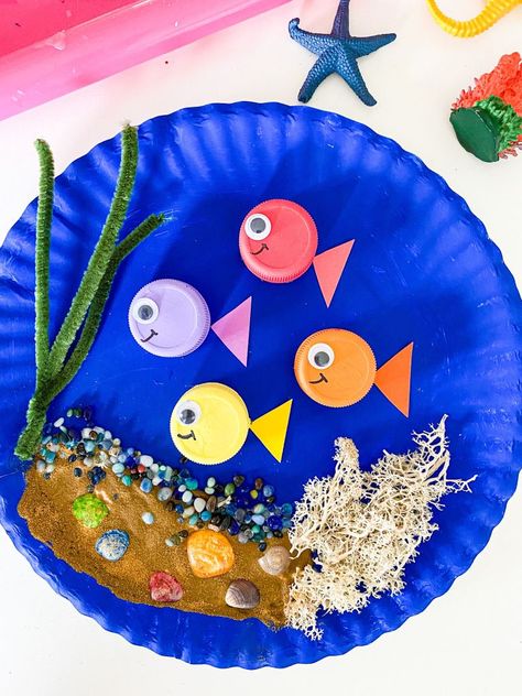 20 Paper Plate Crafts for Kids - ABCDee Learning Recycled Ocean Crafts, Paper Aquarium Craft, Aquarium Crafts For Kids, Bottle Cap Fish, Plate Crafts For Kids, Aquarium Craft, Fish Activities, Paper Plate Crafts For Kids, Abc Art