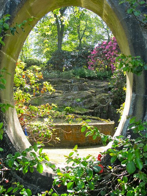 Irlanda, Nação Celta...Jardins De Mount Congreve House ,Waterford - Irlanda. Garden Gadgets, Waterford Ireland, Garden Arches, Cool Ideas, Ireland Travel, Garden Gates, Pretty Places, Oh The Places Youll Go, Dream Vacations