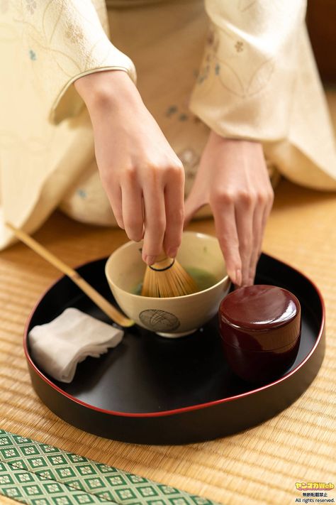 Japanese Tea Ceremony Aesthetic, Japanese Tea Aesthetic, Geisha Aesthetic, Tea Ceremony Japan, Matcha Tea Ceremony, Matcha Lover, Green Drinks, Tea Culture, Japanese Tea Ceremony