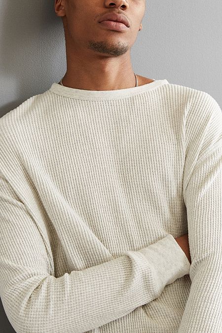 UO Cream Waffle Thermal Crew Long Sleeve Tee Long Sleeves Outfit Men, Long Sleeve Tee Outfit, Knitted Top Outfit, Sweater Outfits Men, Latest Clothes For Men, Shirt Outfit Men, Urban Outfitters Men, Black Men Fashion Casual, Waffle Sweater