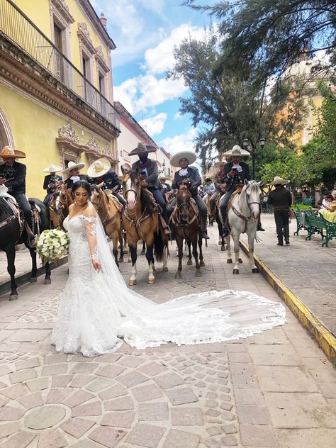 White Charro Wedding Dress, Rancho Wedding Ideas, Ranchera Wedding, Zacatecas Wedding, Mexican Wedding Charro, Charro Theme Wedding, Charo Theme Wedding, Ranch Wedding Mexican, Mexican Ranch Wedding