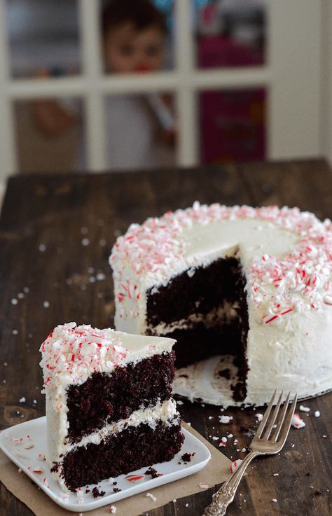 Chocolate Peppermint Dream Cake: my favorite moist chocolate cake with creamy peppermint frosting and crushed candy canes! Desserts With Chocolate, Chocolate Cake With Strawberries, Peppermint Frosting, The Novice Chef, Chocolate Peppermint Cake, Novice Chef, Peppermint Cake, Cake With Strawberries, Christmas Desserts Easy