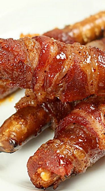 Bacon Wrapped Pretzels with Brown Sugar and Cayenne Glaze Candied Bacon Pretzels, Bacon Wrapped Pretzel Rods, Bacon Wrapped Pretzels, Bacon Wrapped Breadsticks, Bacon Pretzels, Deep Fried Bacon, Colorado Food, Movie Food, Pretzels Recipe