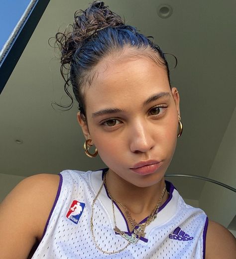 Basketball Hairstyles, She's A Lady, Fashion Layout, Characters Inspiration Drawing, Big Forehead, Yes Or No, Curly Hair Tips, Have A Good Day, Dream Hair