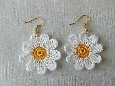 Gay Crochet Ideas, Flowers Accessories, Crochet White, Crochet Jewelry Patterns, Crochet Earrings Pattern, Mode Crochet, Crochet Diy, Crochet Motifs, Daisy Flowers