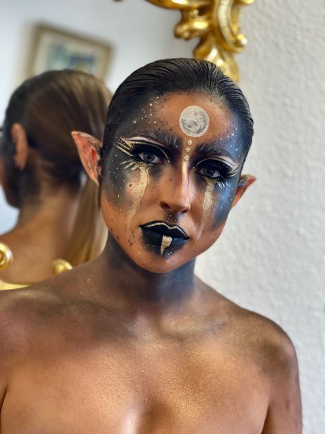 Black Woman Gold Makeup, Nyx Goddess Makeup Looks, Gold Alien Makeup, Black And Gold Eye Makeup Tutorial, Hades Inspired Makeup, Moon Elf Makeup, Nyx Goddess Makeup, Gold Fairy Makeup, Lunar Makeup