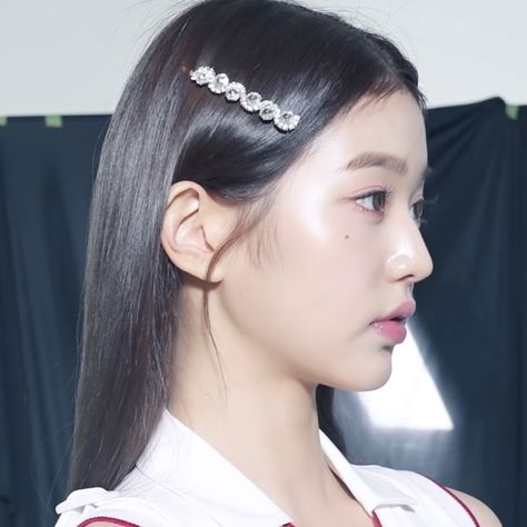 Wonyoung Jawline, Korean Side Profile, Soft Jawline Side Profile, V Side Profile, Wonyoung Nose, Wonyoung Side Profile, Wonyoung Profile, Asian Hair Inspo, Beautiful Side Profile