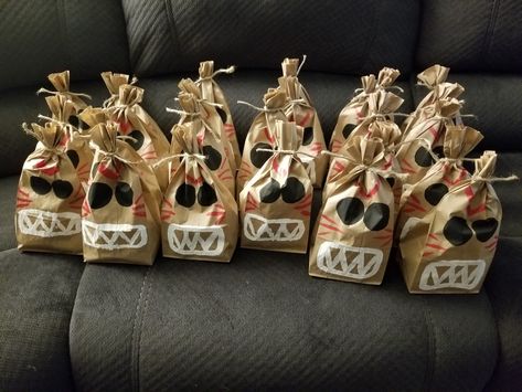 Party Goodie Bags. Kakamora Tribe from Moana. Moana Goodie Bags, Moana Goodie Bag Ideas, Moana Props, Moana Birthday Decorations, Moana Birthday Party Ideas, Moana Birthday Party Theme, Moana Theme Birthday, Festa Moana Baby, Moana Theme