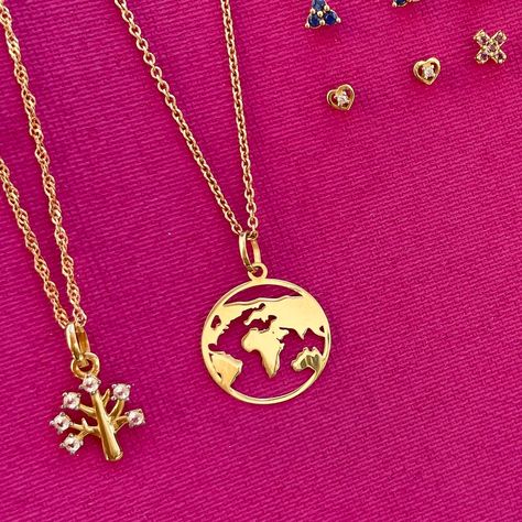 Explore the world in style with our 18K Solid Gold World Map Pendant. - Handcrafted in polished 18 karat Yellow Gold - Measuring Approximately 19 mm in length (including bail) - Complimentary Gift Box Provided - Hallmarked *Please note chain is sold separately Gold World Map, Necklaces Chain, Map Pendant, Tree Of Life Pendant, Pendant Gold, Explore The World, Precious Gemstones, Fine Jewellery, Chain Pendants