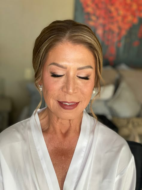 Glam bridal makeup for mature women Bridal Makeup Mother Of The Bride, Mother Bridal Makeup, Bridal Hairstyles For Older Women, Wedding Makeup For Women Over 50, Makeup For Mom Of The Bride, Over 50 Natural Makeup, Make Up For Old Women, Makeup Ideas For Wedding Mother, Mother Of Bride Glam Makeup