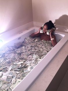 Life Goals Future, Money Vision Board, Money Generator, Money Stacks, Money Pictures, Money On My Mind, Vision Board Manifestation, Rich Lifestyle, Good Quotes For Instagram