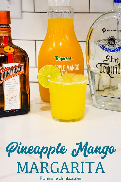 Pineapple Mango Margarita, Mango Tequila Drinks, Mango Juice Cocktail, Cointreau Margarita, Pineapple Margarita Recipe, Mango Margaritas, Mango Margarita Recipe, Mango Vodka, Mango Drink