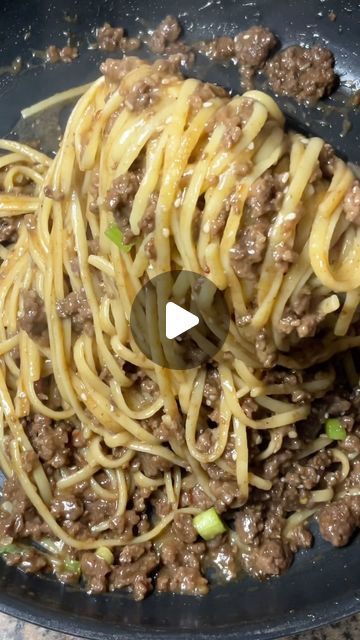 Easy Meal Ground Beef, Yummy Dinners With Ground Beef, Easy Quick Dinners For Family, Easy Dinners Videos, Mongolian Bbq Noodles, Easy Ground Hamburger Recipes, Quick Hamburger Dinner Ideas, Mongolian Noodles Recipe, Ground Beef And Pasta Recipes Easy