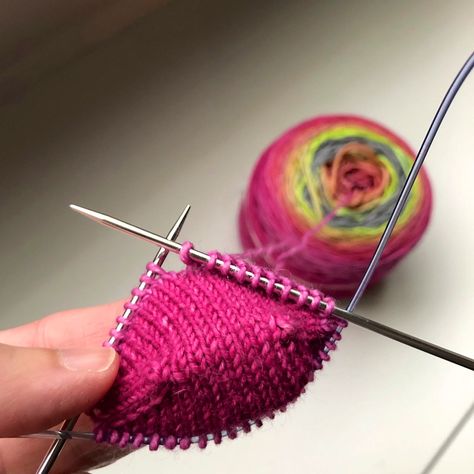 This Turkish Cast On knitting tutorial provides step by step instructions and photos for casting on a toe up sock. Winding Yarn, Cast On Knitting, Knitting Tutorials, Casting On, Knitting Videos, Circular Knitting Needles, Sock Patterns, Circular Knitting, Knit Stitch