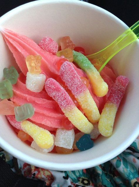 FoodPorn on Twitter: "Sour Candy Froyo! 🍦😛 https://t.co/NpWpqNqje0" Sour Gummy Worms, Bear Pink, Gummy Worms, Sour Candy, Gummy Bear, Pink Lemonade, Gummy Bears, Gummy Candy, Frozen Yogurt