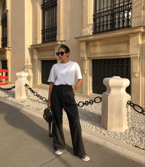 @soniaheartsfashion Work Outfit Ideas, Modest Casual Outfits, Minimalism Style, Work Outfits Women Summer, Casual Work Outfits Women, Spring 23, Downtown Outfits, Skandinavian Fashion, Chique Outfits