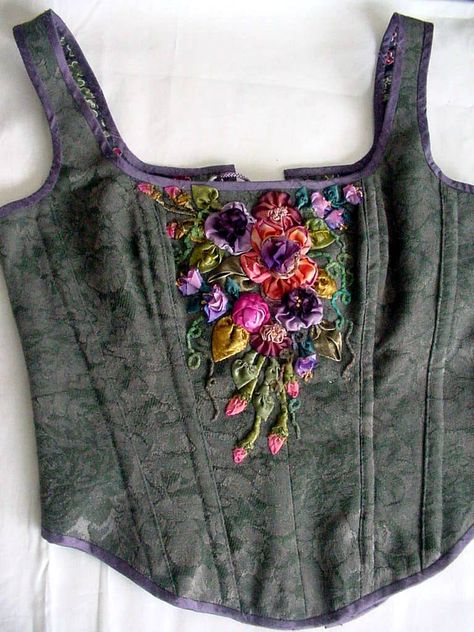 Corset with silk flower embroidery. Textiles Corset, Corset With Flowers, Pixie Cosplay, Midsummer Costume, Corset Embroidery, Embroidered Corset Top, Flower Corset, Embroidery Corset, Hobbit Cosplay