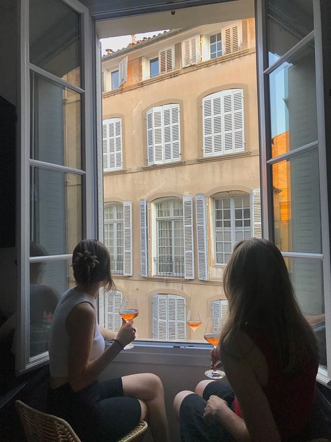 Summer In Provence, Interailling Europe Aesthetic, Living In France Aesthetic, Interailling Europe, Aix En Provence Aesthetic, Backpacking Aesthetic Europe, Summer In France Aesthetic, Backpacking Europe Aesthetic, Interrailing Europe Aesthetic