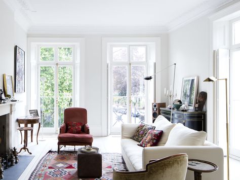 A Notting Hill Townhouse Artfully Transformed by Sadie Snelson - Remodelista Elle Decor Living Room, Farmhouse Side Table, Diy Bathroom Remodel, Notting Hill, Elle Decor, Creative Decor, Home Interior, Interior Inspiration, Room Inspiration