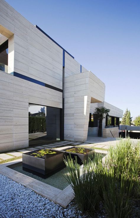 S.V. House by A-cero (13) Marble Cladding, Villa Elevation, Classical Villa, Cladding Exterior, Villa Exterior, House Cladding, Stone Cladding, Casa Exterior, Seville Spain