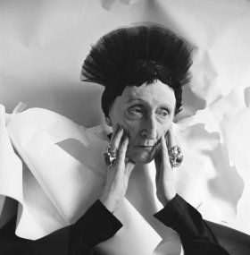 Edith Sitwell was born in Scarborough, Yorkshire, the only daughter of the eccentric Sir George Sitwell, 4th Baronet, of Renishaw Hall; he was an expert on genealogy and landscaping. Her mother was the former Lady Ida Emily Augusta Denison, a daughter of the Earl of Londesborough and a granddaughter of Henry Somerset, 7th Duke of Beaufort. She claimed a descent through female lines from thePlantagenets. Edith Sitwell, Diana Cooper, English Fashion, Henri Cartier Bresson, Cecil Beaton, Black And White Photograph, My Fair Lady, Gerson, Advanced Style