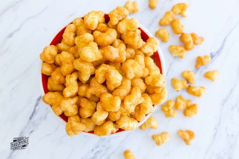 If you’ve ever been road-tripping though Texas, you've come across upon Buc-ee’sˊ, Texas’ most famous gas station/convenience store chain. Buc-ee’s® is famous for its Beaver Nuggets – an utterly addictive caramel puff corn. With this Copycat Beaver Nuggets recipe, you can now make it at home with no road trip needed. Beaver Nuggets Recipe, Cheesy Chex Mix, Bucees Texas, Beaver Nuggets, Caramel Puff Corn, Puff Corn, Party Mix Snacks, Homemade Soft Pretzels, Nuggets Recipe