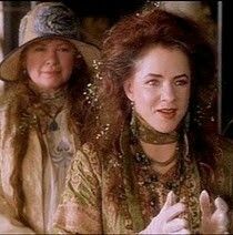 Aunts From Practical Magic, Practical Magic Aunt Frances, The Aunts Practical Magic, Aunt Frances Practical Magic, Aunt Jet Practical Magic, Practical Magic Aunts Clothes, Practical Magic Aunts, Practical Magic Movie, Practical Magic House