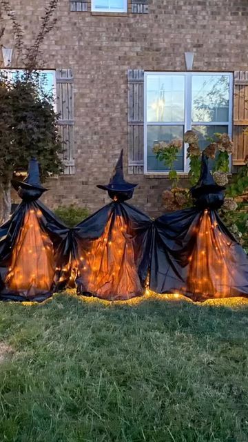 Diy Witch Brooms, Diy Witch For Yard, Witch Yard Decorations Diy Simple, Lawn Witches Diy, Diy Fall Front Porch Decor, Halloween Topiary, Diy Fall Outdoor Decor, Three Witches Yard Decor Diy, Halloween Outdoor Decorations Porch