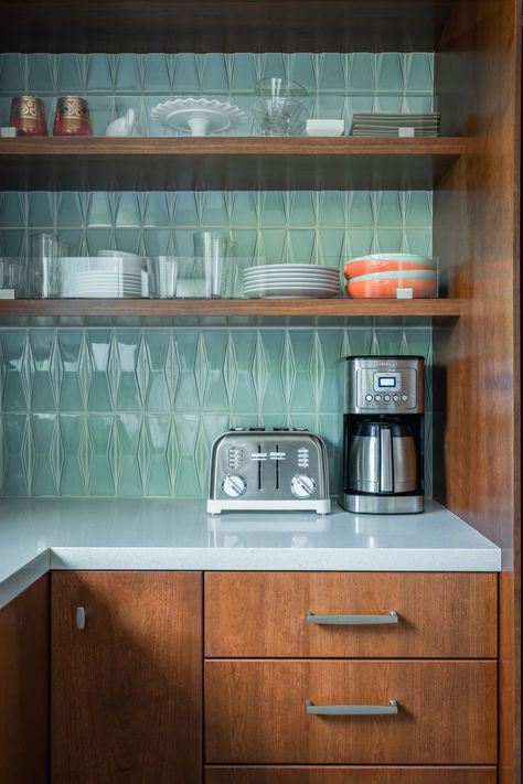 Encino CL - Midcentury - Kitchen - Los Angeles - by Pamela Leone Design, Inc. | Houzz Ikea Mcm Kitchen, Midcentury Backsplash Kitchen, Colorful Mid Century Modern Kitchen, Midcentury Kitchen Ideas, Mid Century Backsplash, Kitchen With Green Backsplash, Midmod Kitchen, Kitchen Midcentury Modern, Mid Century Kitchen Design