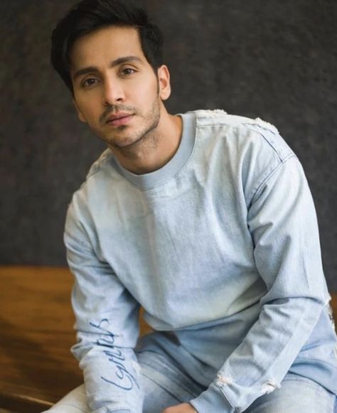 Param Singh, Aesthetic Desktop Wallpaper, Long Sleeve Tshirt Men, Celebrities, Mens Tshirts, Mens Tops, Fictional Characters, Instagram