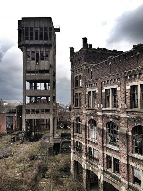 Coalmine- I once shot a wedding in Tx McKinney at an old cotton mill and thought, I could turn that space into my home and studio. This reminds me of it Fanfiction Net, Old Abandoned Buildings, Cotton Mill, Abandoned Property, Abandoned Factory, Urban Exploring, Train Miniature, Industrial Architecture, Old Factory