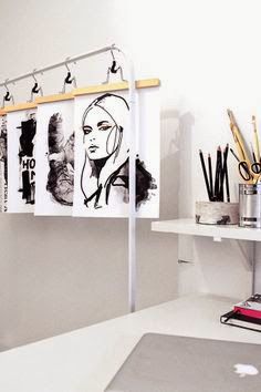 Painting On: Studio organization Part 1: Hanging works on paper معرض فني, Art Studio Organization, Sketch Fashion, Poster Display, Studio Organization, Creative Workspace, My Art Studio, Studio Space, Cheap Home Decor