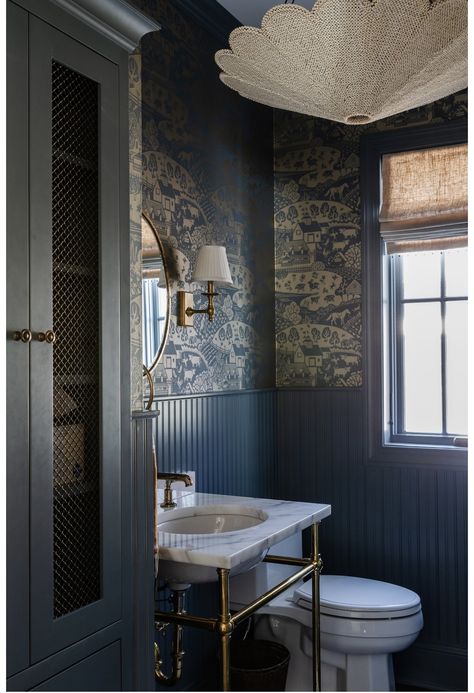 Victorian Bathroom Wallpaper, Moody Powder Room, Traditional Powder Room, Moody Bathroom, Powder Room Wallpaper, Dark Bathrooms, Powder Room Decor, Dutch House, Victorian Bathroom