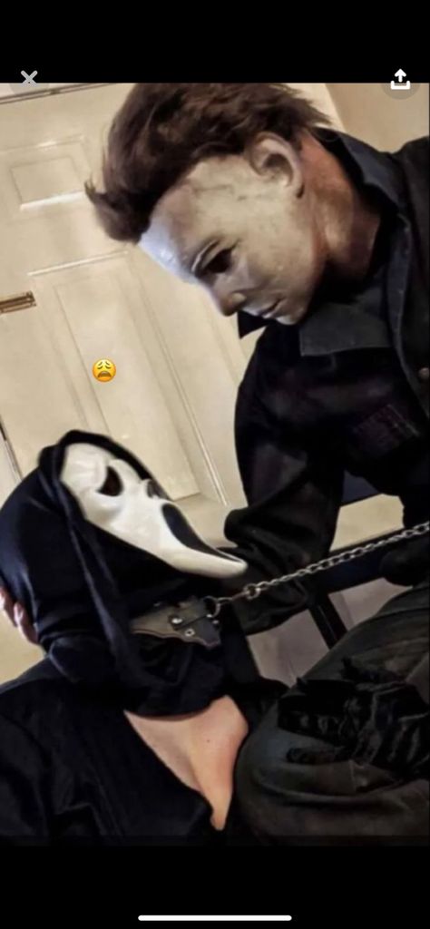 Scream And Michael Myers, Michael Myers Costume, Cosplay Couple, Hot Halloween Outfits, Scary Movie Characters, Cute Couple Halloween Costumes, Couple Poses Reference, Michael Myers Halloween, Ghost Face