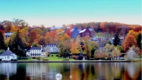 Cold Spring Harbor Laboratory | © AdmOxalate/WikiCommons Cold Spring Ny, Cold Spring Harbor, Cold Spring, Vacation Deals, Long Island Ny, Upstate New York, Island Girl, Island Life, Fall Foliage