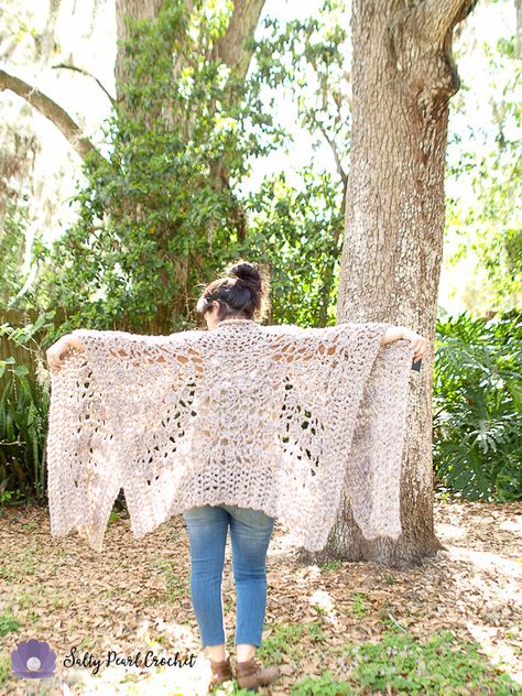 Crochet Poncho Kids, Pearl Crochet, Quick Crochet Projects, Lace Poncho, Crochet Wrap Pattern, Crochet Poncho Free Pattern, Crochet Skull, Crochet Shawl Pattern Free, Crochet Poncho Patterns