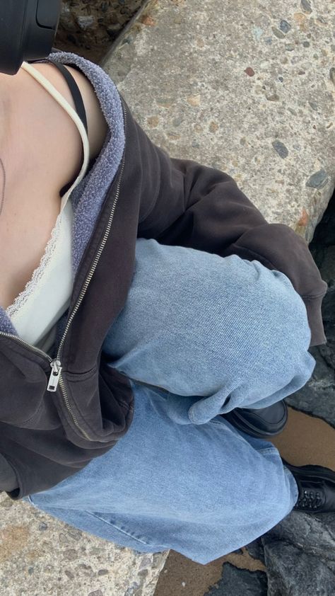 Jeans And Cami Outfit, Baggy Jeans And Zip Up Hoodie Outfit, Oversized Black Zip Up Hoodie Outfit, Hoodie And Jeans Outfit Aesthetic, Brandy Melville Jeans Outfits, Brandy Zip Up Hoodie Outfit, Fitted Hoodie Outfit, Oversized Zip Up Outfit, Brandy Melville Hoodie Outfit