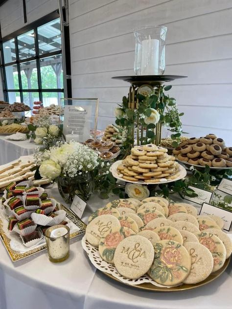 Bridal Shower Sweet Table, Rustic Wedding Dessert Table, Sweet Table Ideas, Cookie Buffet, Princess Sweet 16, Lantern Decor Wedding, Cookie Table, 40th Wedding Anniversary, Party Food Platters