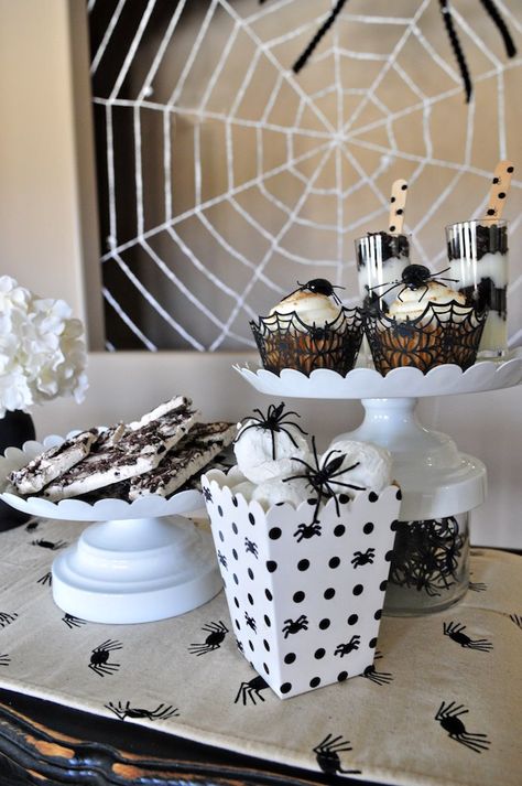 Spider Halloween Party Ideas, Spider Halloween Party, Spider Theme Halloween Party, Black Spiderman Party Ideas, Spider Themed Party, Spider Theme Halloween Decorations, Spider Party Ideas, Spider Birthday Party Ideas, Spider Cocktail