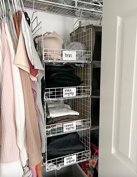 Closet Organization Ideas Clothes, Storage Small Closet, Organize Clothes In Closet, Small Closet Hacks Organizing, Clothes In Closet, Bedroom Closet Shelves, Wire Closet Organizers, Small Walk In Closet Organization, Wire Closet Shelving