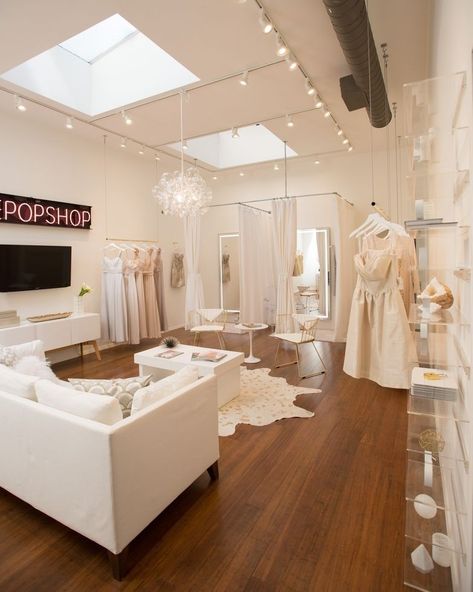 Bridal Shop Interior, Bridal Shop Decor, Bridal Shop Ideas, Bridal Boutique Interior, Display Visual Merchandising, Fitting Rooms, Dream Jobs, Interior Vintage, Small Basements