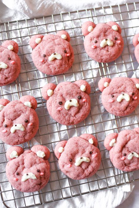 Cute Bunny Cookies, Pink Teddy Bear Cookies, Jam Stuffed Cookies, Pink Baking Recipes, Kawaii Cookies Recipes, Strawberry Chocolate Cookies, Cute Strawberry Desserts, Easy Cute Cookies, Sugar Cookie Shapes