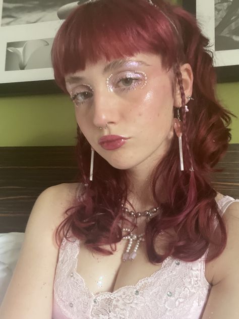 Red Hair Pink Outfit, Maximalism Makeup, Red Hair Makeup Ideas, Ren Faire Makeup, Funky Makeup, Face Art Makeup, Swag Makeup, Make Up Inspo, Creative Makeup Looks