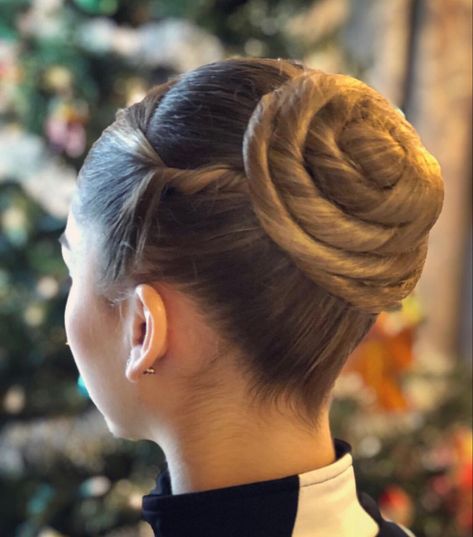 Ballet Bun Styles, Ballet Practice Hairstyles, Ballerina Bun Curly Hair, Bun Hairstyles For Ballet, Ballet Hair Styles Dancers, Fancy Ballet Buns, Cool Ballet Buns, Unique Ballet Buns, Dance Hairstyles Bun