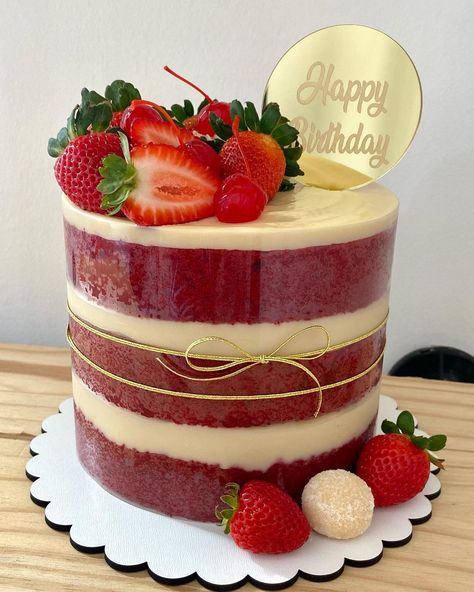 Red Velvet Cake Decoration, Red Velvet Cake Recipe Easy, Gothic Birthday Cakes, Bolo Red Velvet, Pinterest Cake, Bake Sale Recipes, Cupcake Cake Designs, Mini Cakes Birthday, Cheesecake Bites